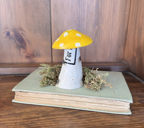 SPRING MUSHROOM SMALL 4"H RECYCLED METAL *NEW*